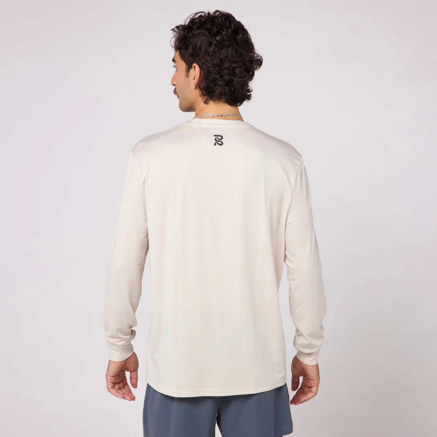 LONG SLEEVE PERFORMANCE TEE (CHAMPAGNE)