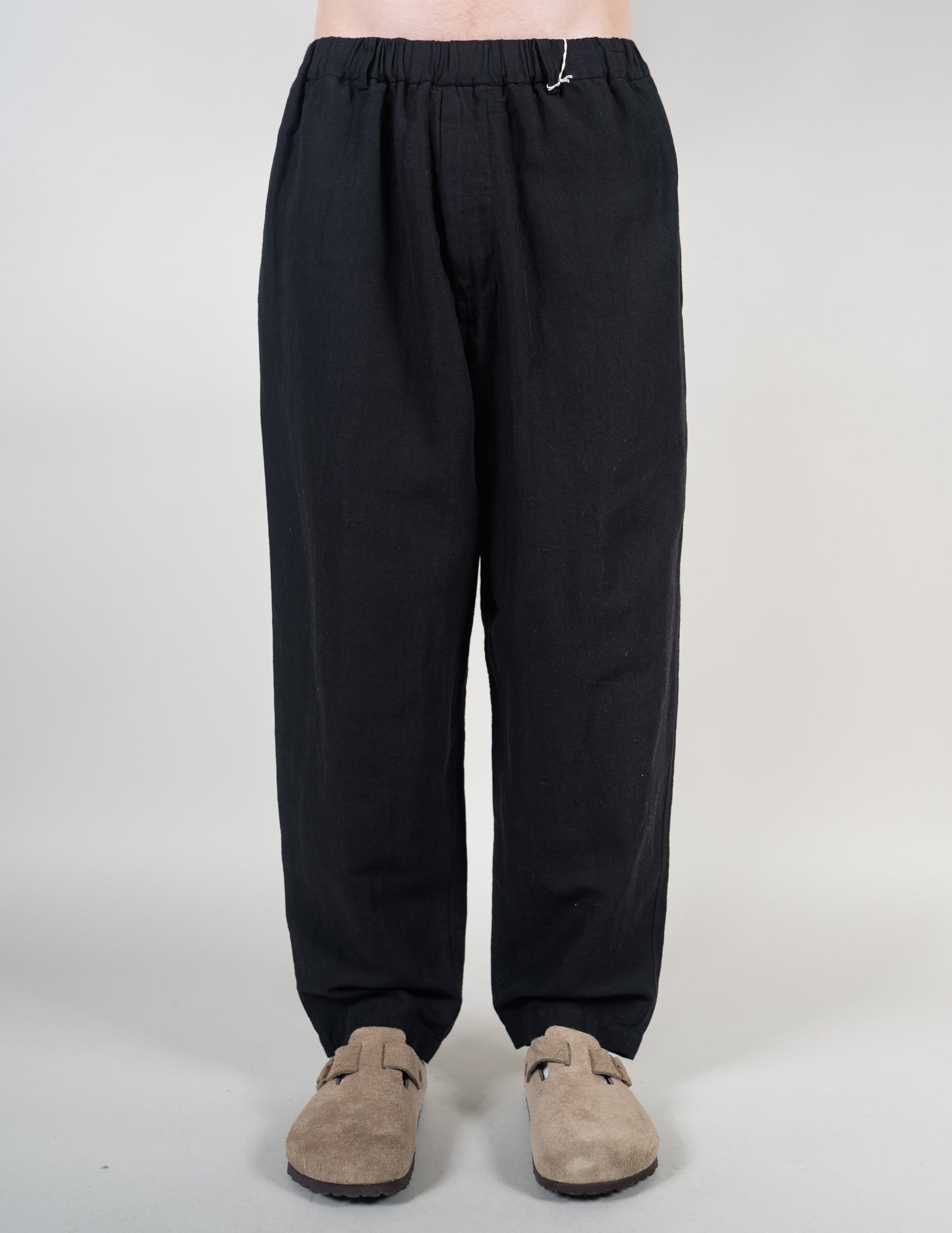 TAPERED TROUSERS (BLACK)