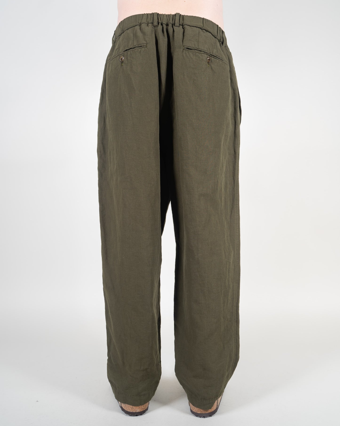 TAPERED TROUSERS (OLIVE)